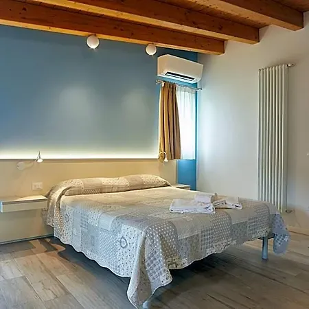 Agora Bed & Breakfast 4*