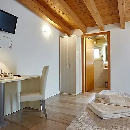 Agora Bed & Breakfast 4*