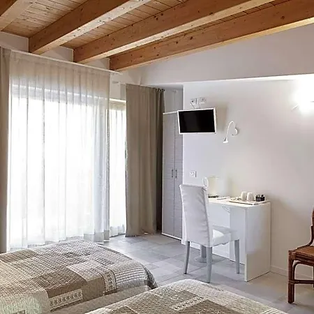 Agora Bed & Breakfast 4*
