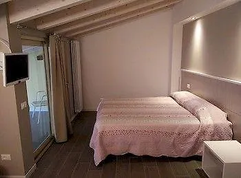 Agora 4*